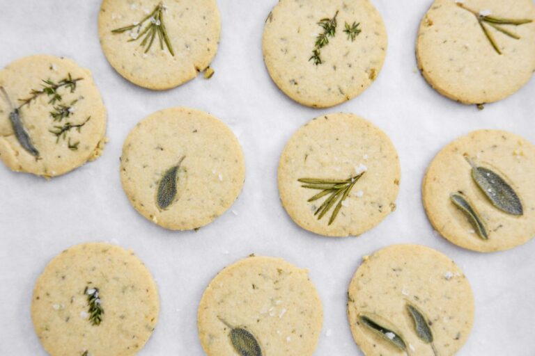 Biscotti salati al parmigiano e rosmarino - Scelto da ...