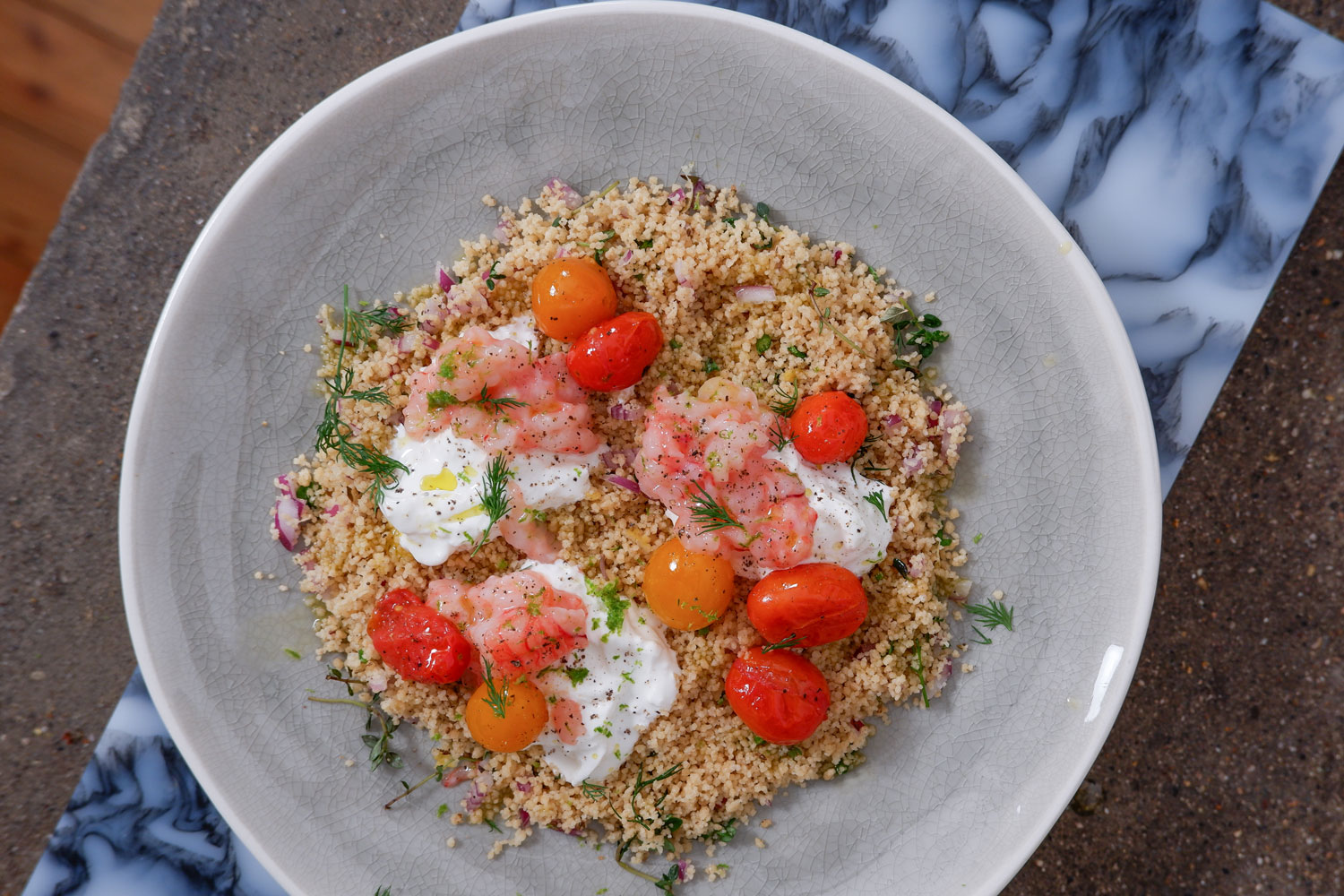 Cous Cous con burrata e tartare di gamberi